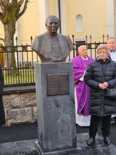 SLUNJ: Uz misu sjećanja i otkrivanje biste obilježena peta obljetnica smrti biskupa Mile Bogovića – „Bog ostaje vjeran“