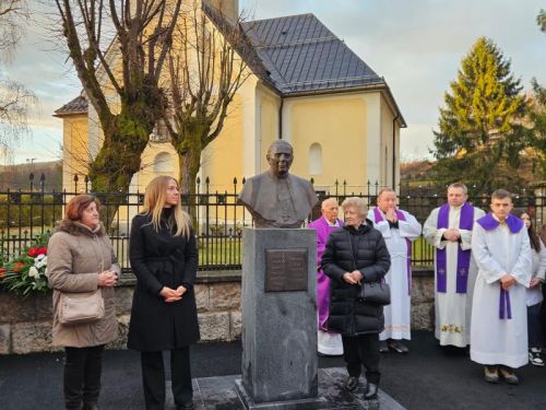 SLUNJ: Uz misu sjećanja i otkrivanje biste obilježena peta obljetnica smrti biskupa Mile Bogovića – „Bog ostaje vjeran“