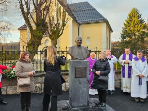 SLUNJ: Uz misu sjećanja i otkrivanje biste obilježena peta obljetnica smrti biskupa Mile Bogovića – „Bog ostaje vjeran“