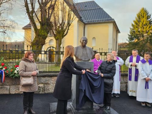 SLUNJ: Uz misu sjećanja i otkrivanje biste obilježena peta obljetnica smrti biskupa Mile Bogovića – „Bog ostaje vjeran“