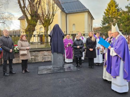 SLUNJ: Uz misu sjećanja i otkrivanje biste obilježena peta obljetnica smrti biskupa Mile Bogovića – „Bog ostaje vjeran“