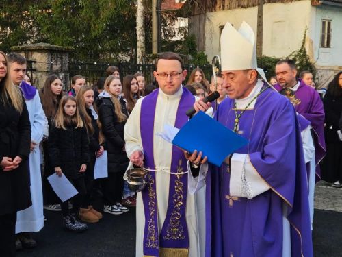 SLUNJ: Uz misu sjećanja i otkrivanje biste obilježena peta obljetnica smrti biskupa Mile Bogovića – „Bog ostaje vjeran“