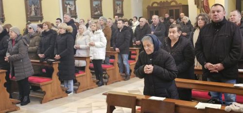 Svetkovina Bogojavljenja proslavljena u gospićkoj katedrali i blagoslovljen župni dom Svetkovina Bogojavljenja proslavljena u gospićkoj katedrali i blagoslovljen župni dom