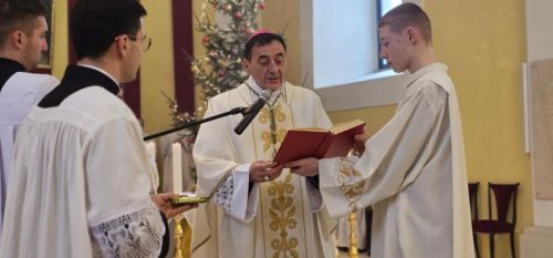 Svetkovina Bogojavljenja proslavljena u gospićkoj katedrali i blagoslovljen župni dom Svetkovina Bogojavljenja proslavljena u gospićkoj katedrali i blagoslovljen župni dom