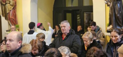 Svetkovina Bogojavljenja proslavljena u gospićkoj katedrali i blagoslovljen župni dom Svetkovina Bogojavljenja proslavljena u gospićkoj katedrali i blagoslovljen župni dom