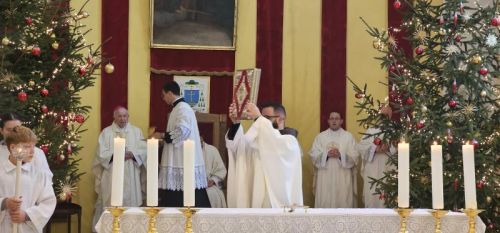 Svetkovina Bogojavljenja proslavljena u gospićkoj katedrali i blagoslovljen župni dom Svetkovina Bogojavljenja proslavljena u gospićkoj katedrali i blagoslovljen župni dom