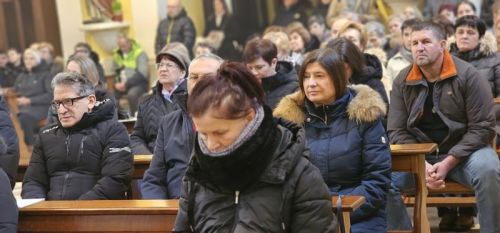 Svetkovina Bogojavljenja proslavljena u gospićkoj katedrali i blagoslovljen župni dom Svetkovina Bogojavljenja proslavljena u gospićkoj katedrali i blagoslovljen župni dom