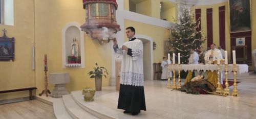 Svetkovina Bogojavljenja proslavljena u gospićkoj katedrali i blagoslovljen župni dom Svetkovina Bogojavljenja proslavljena u gospićkoj katedrali i blagoslovljen župni dom