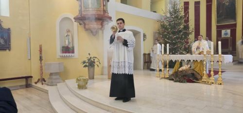 Svetkovina Bogojavljenja proslavljena u gospićkoj katedrali i blagoslovljen župni dom Svetkovina Bogojavljenja proslavljena u gospićkoj katedrali i blagoslovljen župni dom