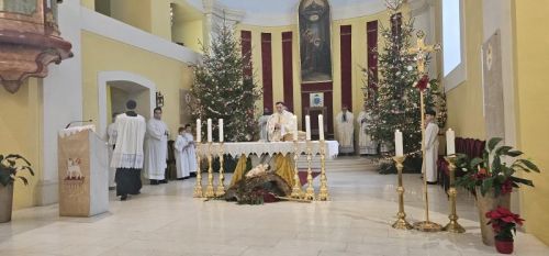 Svetkovina Bogojavljenja proslavljena u gospićkoj katedrali i blagoslovljen župni dom Svetkovina Bogojavljenja proslavljena u gospićkoj katedrali i blagoslovljen župni dom