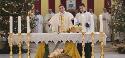 Svetkovina Bogojavljenja proslavljena u gospićkoj katedrali i blagoslovljen župni dom Svetkovina Bogojavljenja proslavljena u gospićkoj katedrali i blagoslovljen župni dom