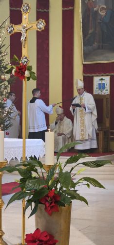 Svetkovina Bogojavljenja proslavljena u gospićkoj katedrali i blagoslovljen župni dom Svetkovina Bogojavljenja proslavljena u gospićkoj katedrali i blagoslovljen župni dom