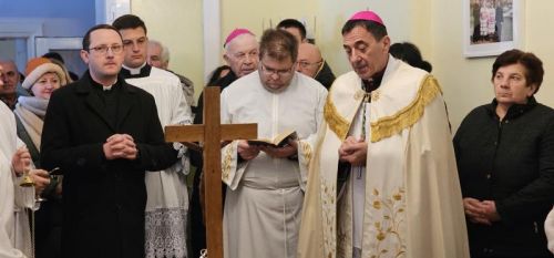 Svetkovina Bogojavljenja proslavljena u gospićkoj katedrali i blagoslovljen župni dom Svetkovina Bogojavljenja proslavljena u gospićkoj katedrali i blagoslovljen župni dom