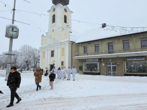 Svetkovina Bogojavljenja proslavljena u gospićkoj katedrali i blagoslovljen župni dom Svetkovina Bogojavljenja proslavljena u gospićkoj katedrali i blagoslovljen župni dom