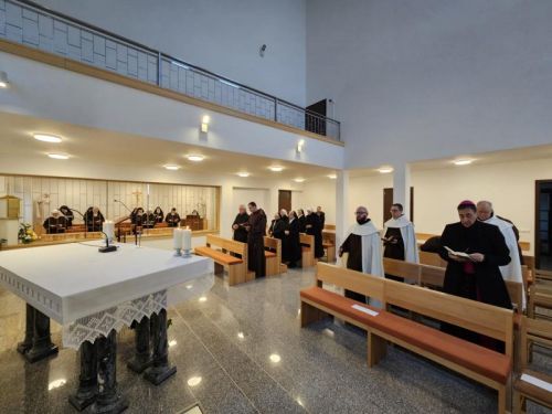 Proslavljen Dan posvećenog života u Gospićko-senjskoj biskupiji Proslavljen Dan posvećenog života u Gospićko-senjskoj biskupiji