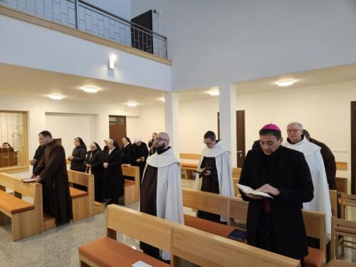 Proslavljen Dan posvećenog života u Gospićko-senjskoj biskupiji Proslavljen Dan posvećenog života u Gospićko-senjskoj biskupiji