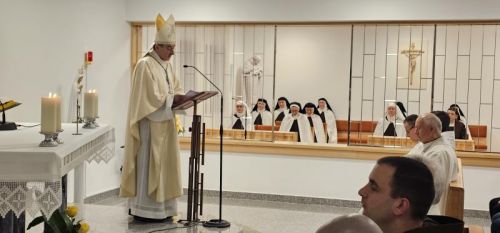 Proslavljen Dan posvećenog života u Gospićko-senjskoj biskupiji Proslavljen Dan posvećenog života u Gospićko-senjskoj biskupiji