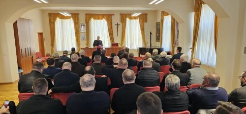 Korizmeni susret svećenika Gospićko-senjske biskupije i predavanje prof. dr. sc. Antona Tamaruta