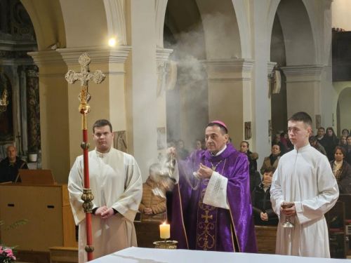 Biskup predvodio svetu misu i molitvu za duhovna zvanja u Senju