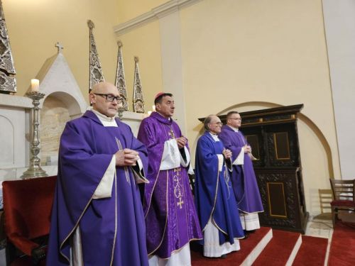 Biskup predvodio svetu misu i molitvu za duhovna zvanja u Senju