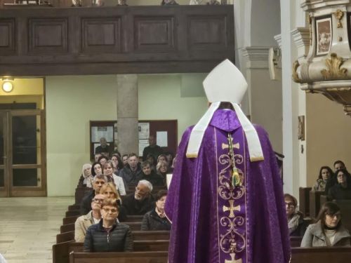 Biskup predvodio svetu misu i molitvu za duhovna zvanja u Senju