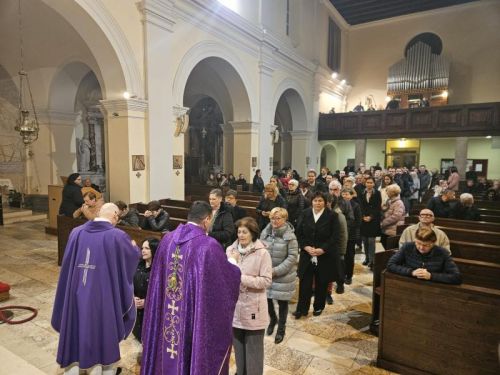 Biskup predvodio svetu misu i molitvu za duhovna zvanja u Senju