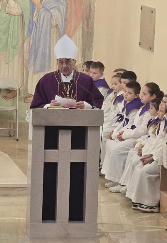 Biskup Marko Medo pohodio župe u Brinju i Lipicama te krstio sedmo i osmo dijete u obitelji Brbot