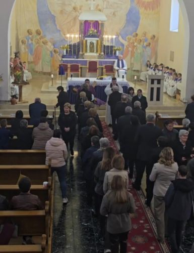 Biskup Marko Medo pohodio župe u Brinju i Lipicama te krstio sedmo i osmo dijete u obitelji Brbot