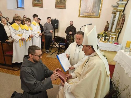 Donji Kosinj: Prvi pustinjak Gospićko-senjske biskupije brat Marinko od Presvetog Imena Isusovog položio doživotne zavjete Donji Kosinj: Prvi pustinjak Gospićko-senjske biskupije brat Marinko od Presvetog Imena Isusovog položio doživotne zavjete