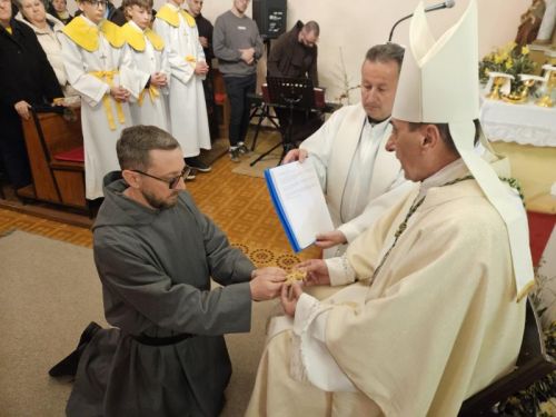 Donji Kosinj: Prvi pustinjak Gospićko-senjske biskupije brat Marinko od Presvetog Imena Isusovog položio doživotne zavjete Donji Kosinj: Prvi pustinjak Gospićko-senjske biskupije brat Marinko od Presvetog Imena Isusovog položio doživotne zavjete