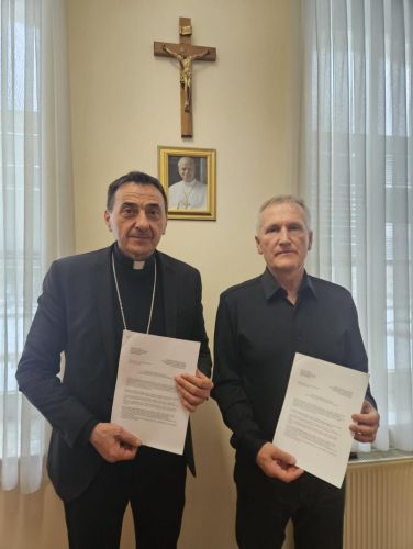 Gospićko-senjska biskupija ustupila zgradu Ožegovićianum u Senju za izgradnju Veteranskog centra hrvatskih branitelja Gospićko-senjska biskupija ustupila zgradu Ožegovićianum u Senju za izgradnju Veteranskog centra hrvatskih branitelja