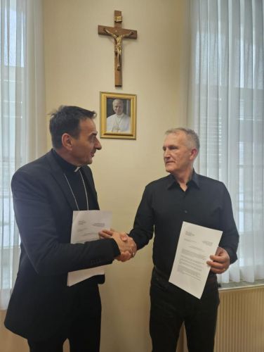 Gospićko-senjska biskupija ustupila zgradu Ožegovićianum u Senju za izgradnju Veteranskog centra hrvatskih branitelja Gospićko-senjska biskupija ustupila zgradu Ožegovićianum u Senju za izgradnju Veteranskog centra hrvatskih branitelja