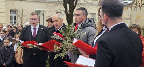Svečano misno slavlje Cvjetnice u Gospiću Svečano misno slavlje Cvjetnice u Gospiću