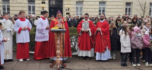 Svečano misno slavlje Cvjetnice u Gospiću Svečano misno slavlje Cvjetnice u Gospiću