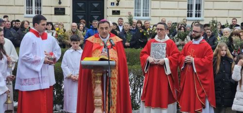 Svečano misno slavlje Cvjetnice u Gospiću Svečano misno slavlje Cvjetnice u Gospiću