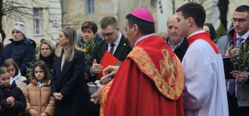 Svečano misno slavlje Cvjetnice u Gospiću Svečano misno slavlje Cvjetnice u Gospiću