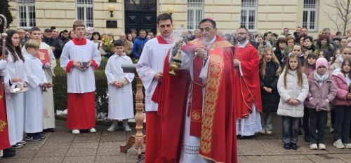 Svečano misno slavlje Cvjetnice u Gospiću Svečano misno slavlje Cvjetnice u Gospiću