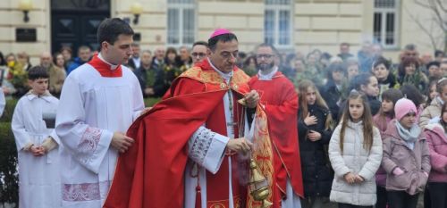 Svečano misno slavlje Cvjetnice u Gospiću Svečano misno slavlje Cvjetnice u Gospiću