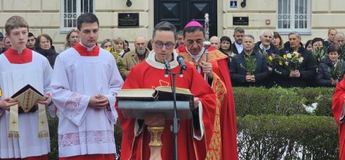 Svečano misno slavlje Cvjetnice u Gospiću Svečano misno slavlje Cvjetnice u Gospiću