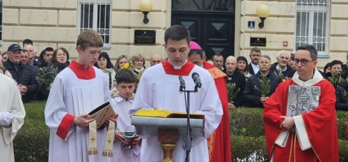 Svečano misno slavlje Cvjetnice u Gospiću Svečano misno slavlje Cvjetnice u Gospiću