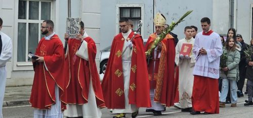 Svečano misno slavlje Cvjetnice u Gospiću Svečano misno slavlje Cvjetnice u Gospiću