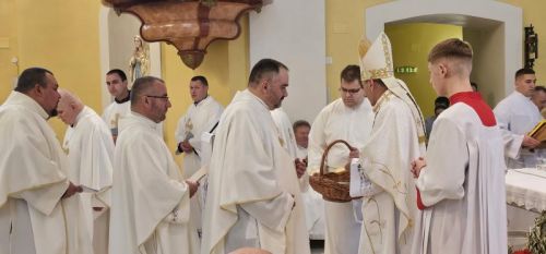 Biskup Marko Medo predvodio Misu posvete ulja u Katedrali Navještenja BDM