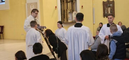 Obredi Velikog petka u Gospiću: križ kao znak patnje ali i nade