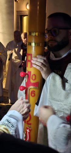 U katedrali Navještenja Blažene Djevice Marije u Gospiću večeras je svečano proslavljeno Vazmeno bdijenje – središnje liturgijsko slavlje uoči Uskrsa U katedrali Navještenja Blažene Djevice Marije u Gospiću večeras je svečano proslavljeno Vazmeno bdijenje – središnje liturgijsko slavlje uoči Uskrsa