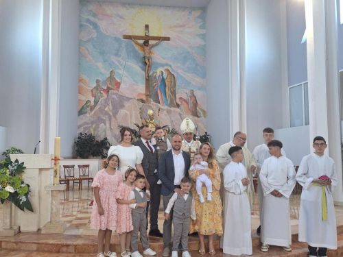 Biskup mons. Marko Medo krstio osmo dijete u obitelji Golomejić u Kistanjama