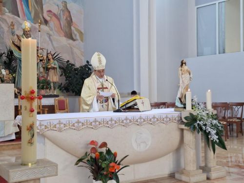 Biskup mons. Marko Medo krstio osmo dijete u obitelji Golomejić u Kistanjama