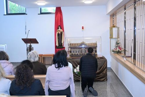 Relikvije svete Male Terezije i njezinih svetih roditelja u samostanu Presvetog Srca Isusova u Gospiću