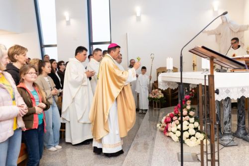 Relikvije svete Male Terezije i njezinih svetih roditelja u samostanu Presvetog Srca Isusova u Gospiću
