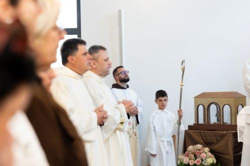Relikvije svete Male Terezije i njezinih svetih roditelja u samostanu Presvetog Srca Isusova u Gospiću