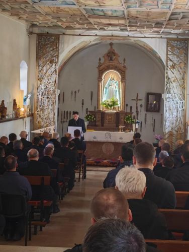 Svećenici Riječke nadbiskupije i Gospićko-senjske biskupije na IX. hodočašću Majci Božjoj od Krasna